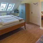 Am Elisabethufer Otel Jever