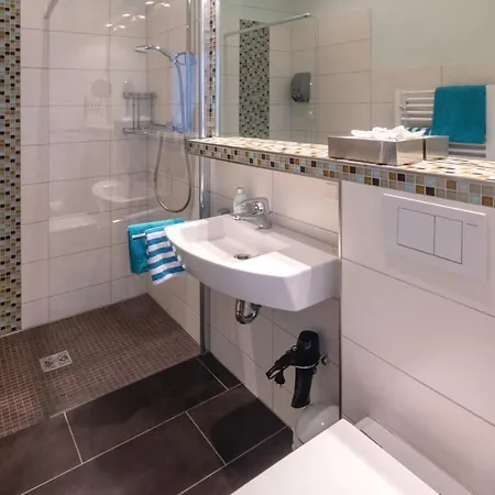 Am Elisabethufer فندق يفير